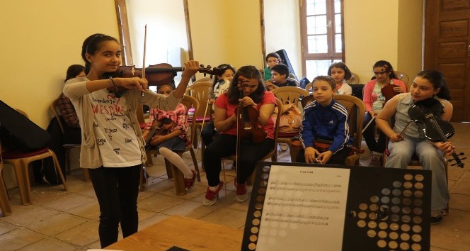 Eyüpsultan Belediyesi’nin Kültür Sanat Kurslarına yoğun ilgi