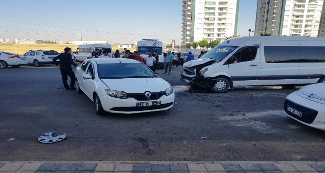 Diyarbakır’da öğrenci servisi kaza yaptı: 9 yaralı