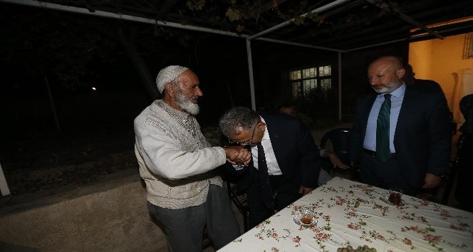 Yıllar önce oğlunu muayene ettirdiği Büyükkılıç’ı Başkan olarak ağırladı