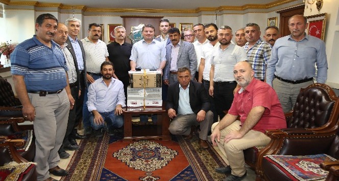 Aksaray Belediyesi, 19 mahalle muhtarına bilgisayar hediye etti