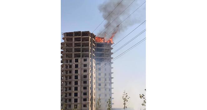 İnşaat halindeki binada yangın çıktı