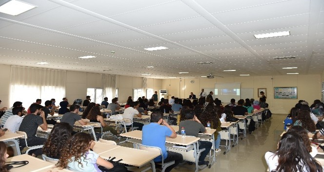 DÜ’de öğrencilere idari mahkemelerin görevi konferansı