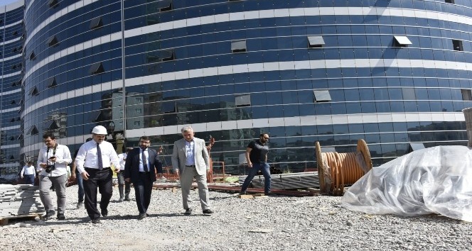 Başkan Gür hastane inşaatında incelemelerde bulundu