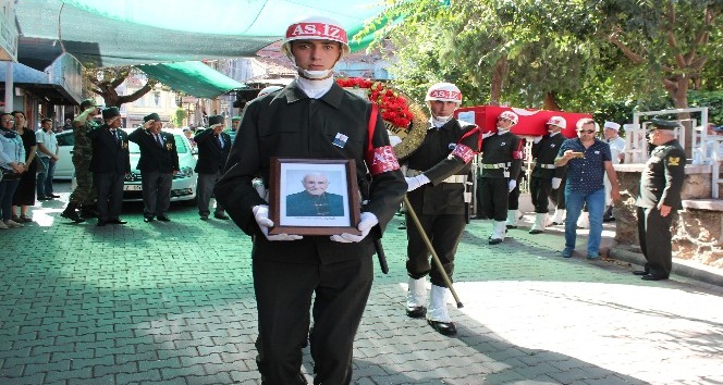 99 yaşındaki gazi, askeri törenle uğurlandı