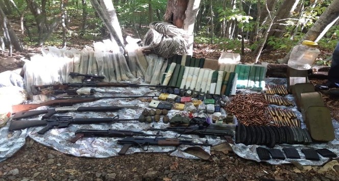 Amanoslar’da PKK cephaneliği ele geçirildi
