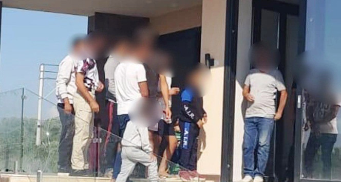 Kuşadası’nda 12 düzensiz göçmen yakalandı
