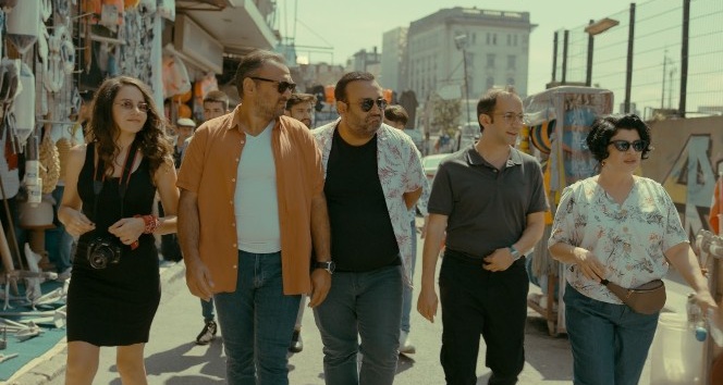 Hareket Sekiz, İzmirlileri kahkahaya boğacak