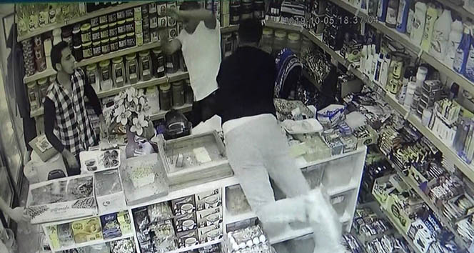 Veresiye vermeyen marketçiyi öldüresiye dövdüler