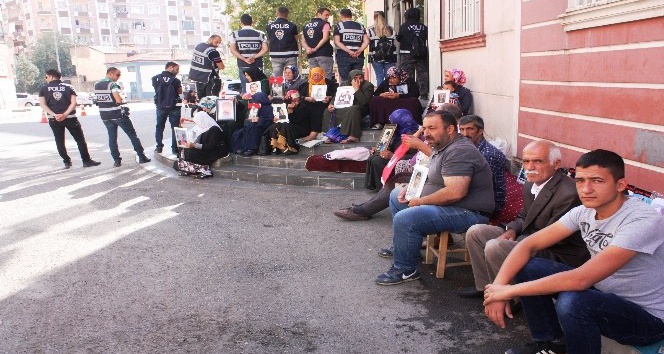 HDP önündeki ailelerin evlat nöbeti 34’üncü gününde