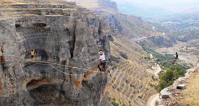 Levent Vadisi’nde Slackline gösterisi nefesleri kesti