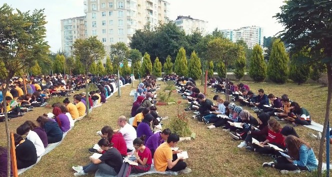 Öğrenciler kitap okuma etkinliği düzenledi