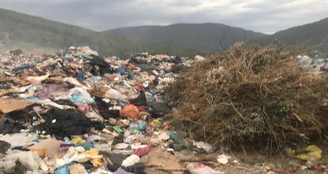 Erdek Belediyesi’nin çöp yasağına uymadığı iddia ediliyor