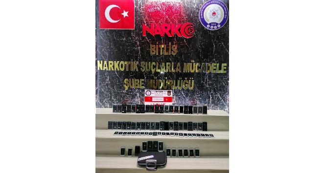 Bitlis’te 77 adet gümrük kaçağı cep telefonu ele geçirildi