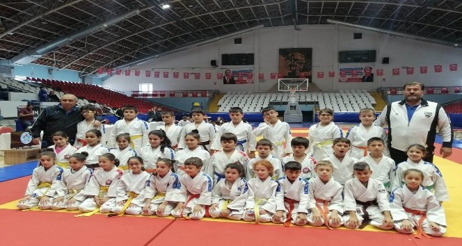 Yunusemreli judocular madalyaları topladı