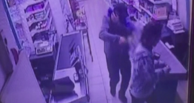 Ümraniye’de market soygunu kamerada