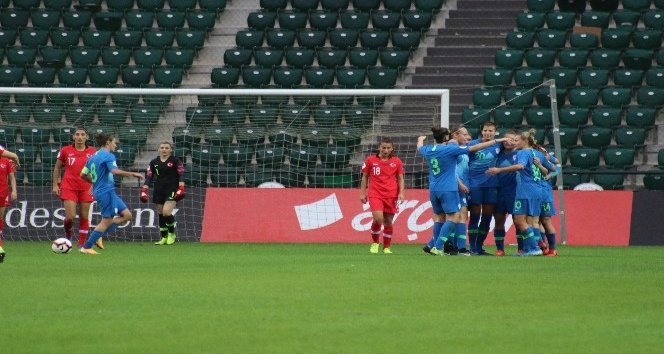 Kadınlar Avrupa Futbol Şampiyonası Elemeleri: Türkiye: 0 - Slovenya: 5 (İlk yarı)