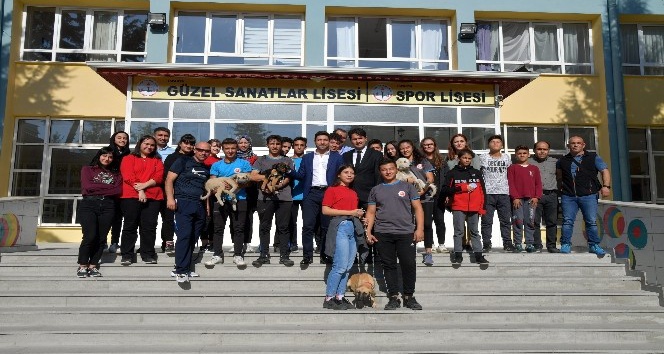 Bakan Selçuk’un çağrısı karşılık buldu, Isparta’da okullarda köpek sahiplendirme çalışması