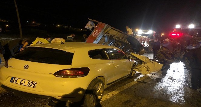 Çankırı’da otomobil traktöre çarptı: 2 ölü
