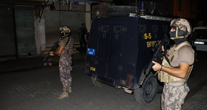 Adana merkezli 5 ilde 800 polisle dev çete operasyonu: 74 gözaltı kararı