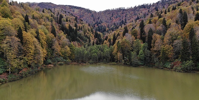 Borçka Karagöl’ün muhteşem sonbahar güzelliği