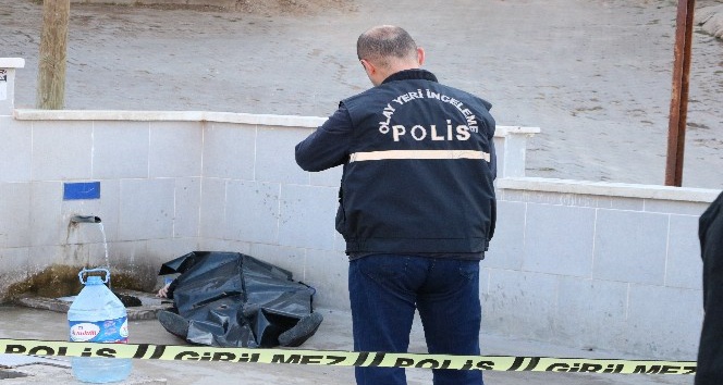Çeşme başında ölü bulundu
