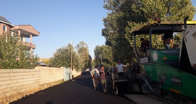 Erciş Belediyesinden yol asfaltlama çalışması