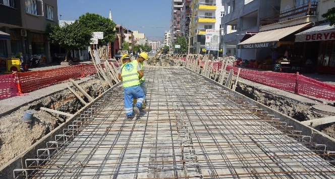 Erdemli’de yağmur suyu çalışmaları sürüyor