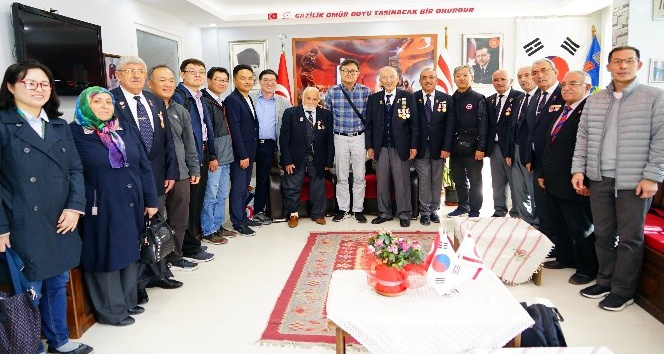 Güney Koreliler Kastamonu’da Kore gazilerini ziyaret etti