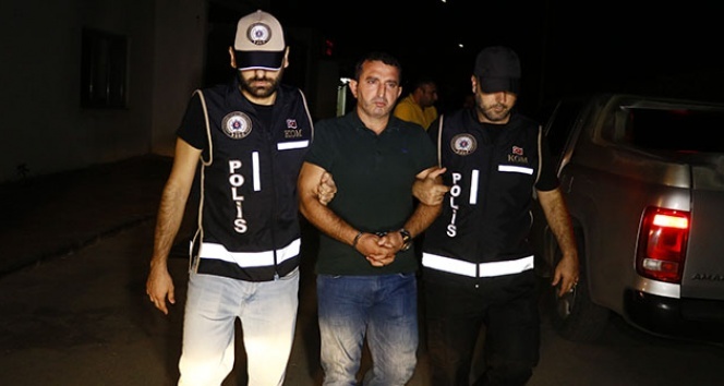 Muğla’da villasında yakalanan çete lideri Adana’ya getirildi