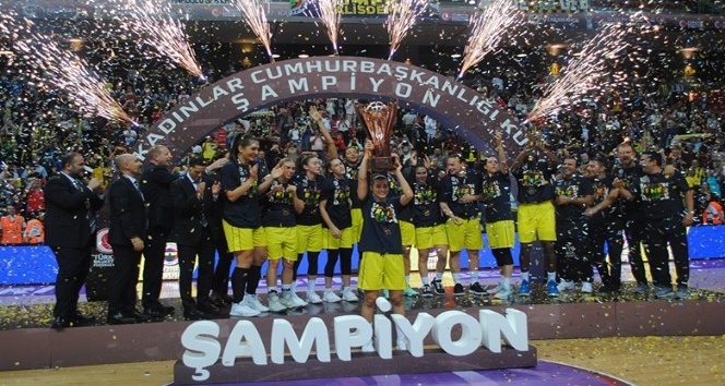 Fenerbahçeli Tuğçe Canıtez: &quot;Kupayı kazanmak mutlu etti&quot;