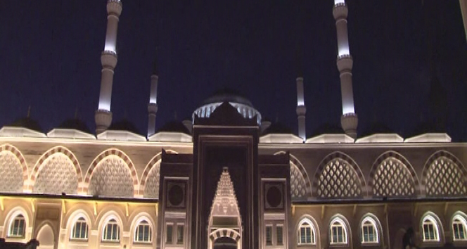 Büyük Çamlıca Camii&#039;nde Mehmetçik için dualar edildi