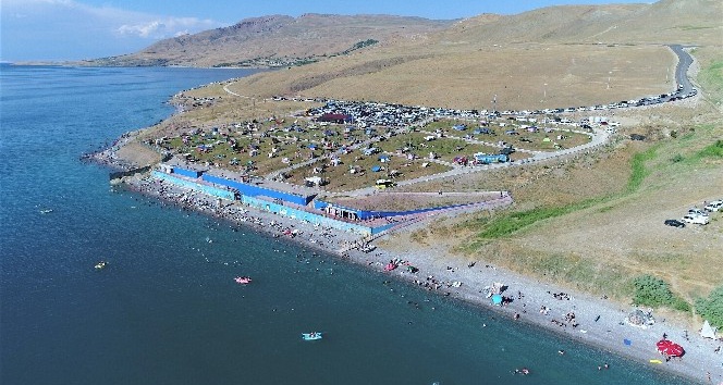 Tuşba Belediyesinin ‘Mavi Bayraklı Halk Plajı’ sezonu kapattı