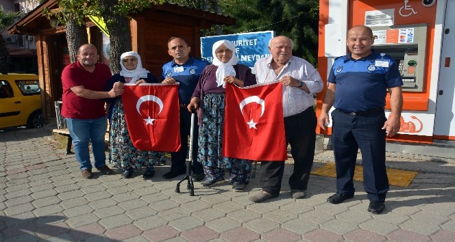’Barış Pınarı Harekatı’na’ Türk bayraklı destek