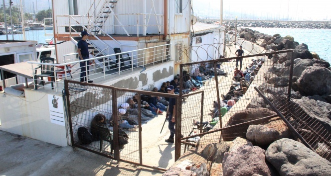 Tur teknesine turist gibi bindiler, Yunanistan&#039;a kaçarken yakalandılar