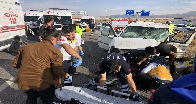 Konya’da iki kamyonet çarpıştı: 8 yaralı