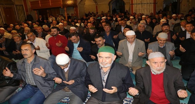 Yozgat’ta camilerde Mehmetçik için Fetih Suresi okundu