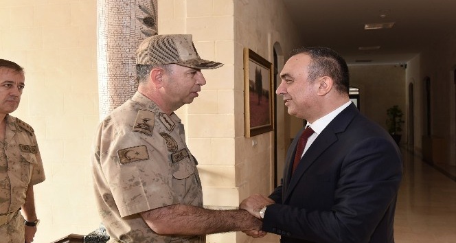 Jandarma Bölge Komutanı Cavlak Vali Soytürk’ü ziyaret etti