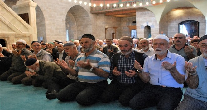 Mehmetçik için eller semaya açıldı