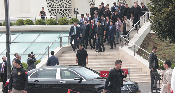 Cumhurbaşkanı Erdoğan’a cuma namazı çıkışında yoğun ilgi