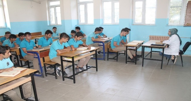 İmam hatiplilerden Barış Pınarı Harekatı’na Fetih Suresi ile destek