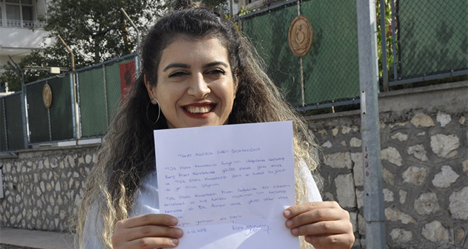 Genç kadın, Barış Pınarı Harekatına katılmak için dilekçe verdi