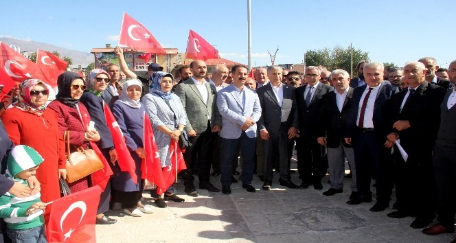 Erzincan’da siyasi partilerden “Barış Pınarı Harekâtına” destek
