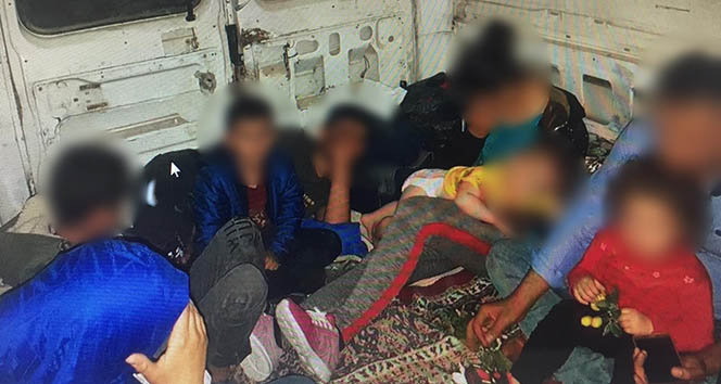 Kuşadası’nda 24 göçmen yakalandı