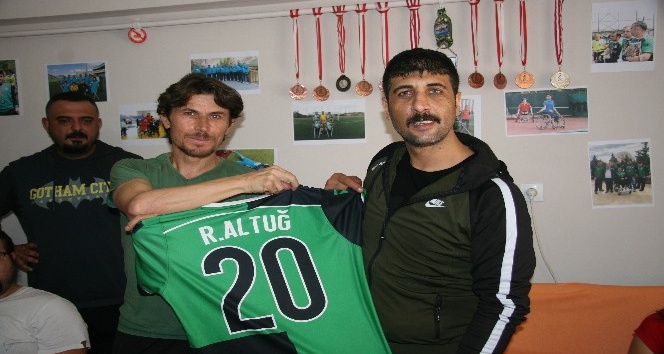 Sosyal medyada şarkısı ile fenomen olan Fatih Bulut Denizli’de