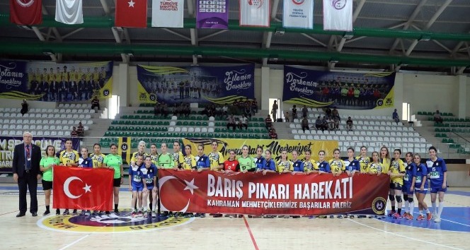 Parkenin başaklarından Barış Pınarı Harekatına pankartlı destek