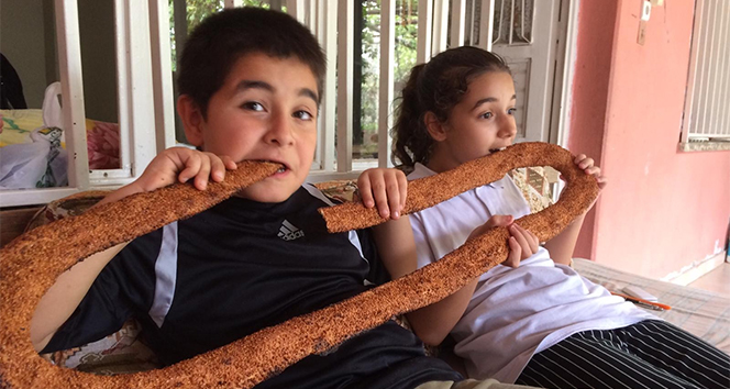 30 yıllık simitçiden 1 metre 25 santimlik simit