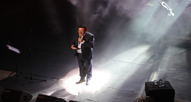 Selami Şahin’den dünyaya barış çağrısı