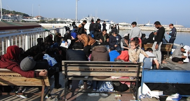 Çeşme&#039;de göçmen botu alabora oldu, göçmenler ölümden döndü