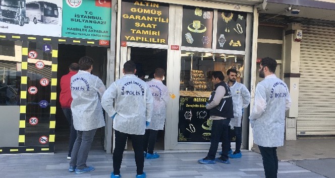 Sultangazi’de kuyumcuyu darp edip altınları alarak kaçtılar