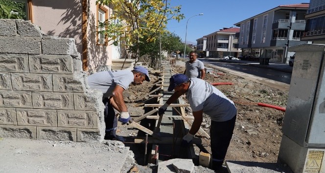 Erzincan’da yol genişletme çalışmaları devam ediyor